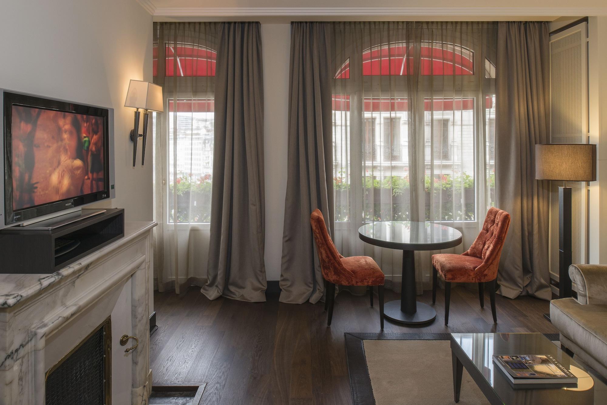 Lausanne Palace Экстерьер фото A suite at the hotel