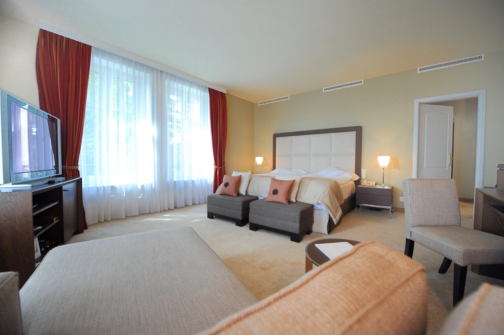 Lausanne Palace Экстерьер фото A bedroom at the hotel