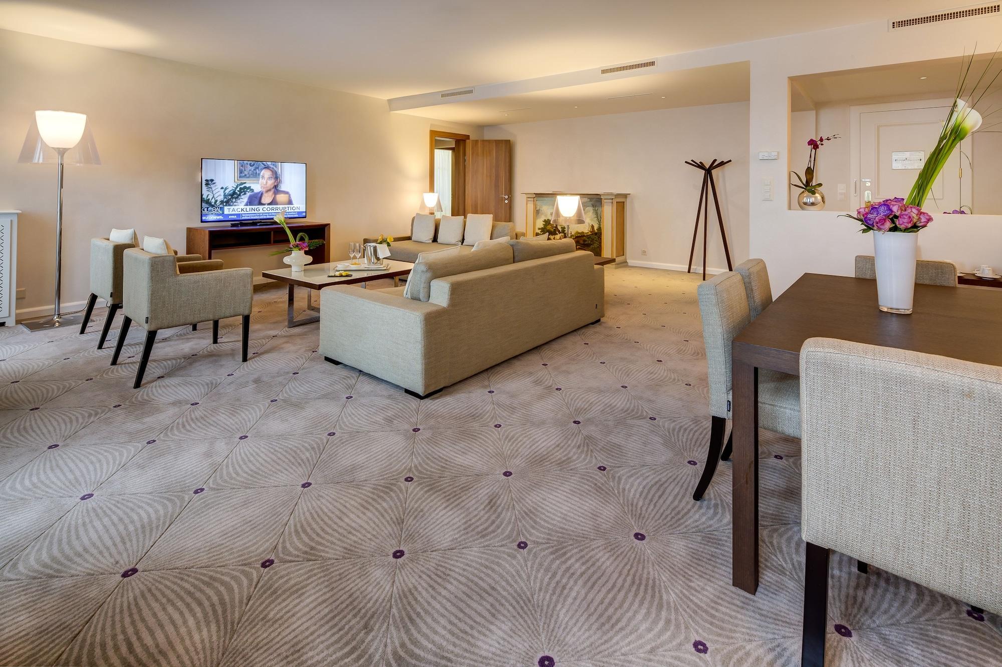 Lausanne Palace Экстерьер фото Suite
