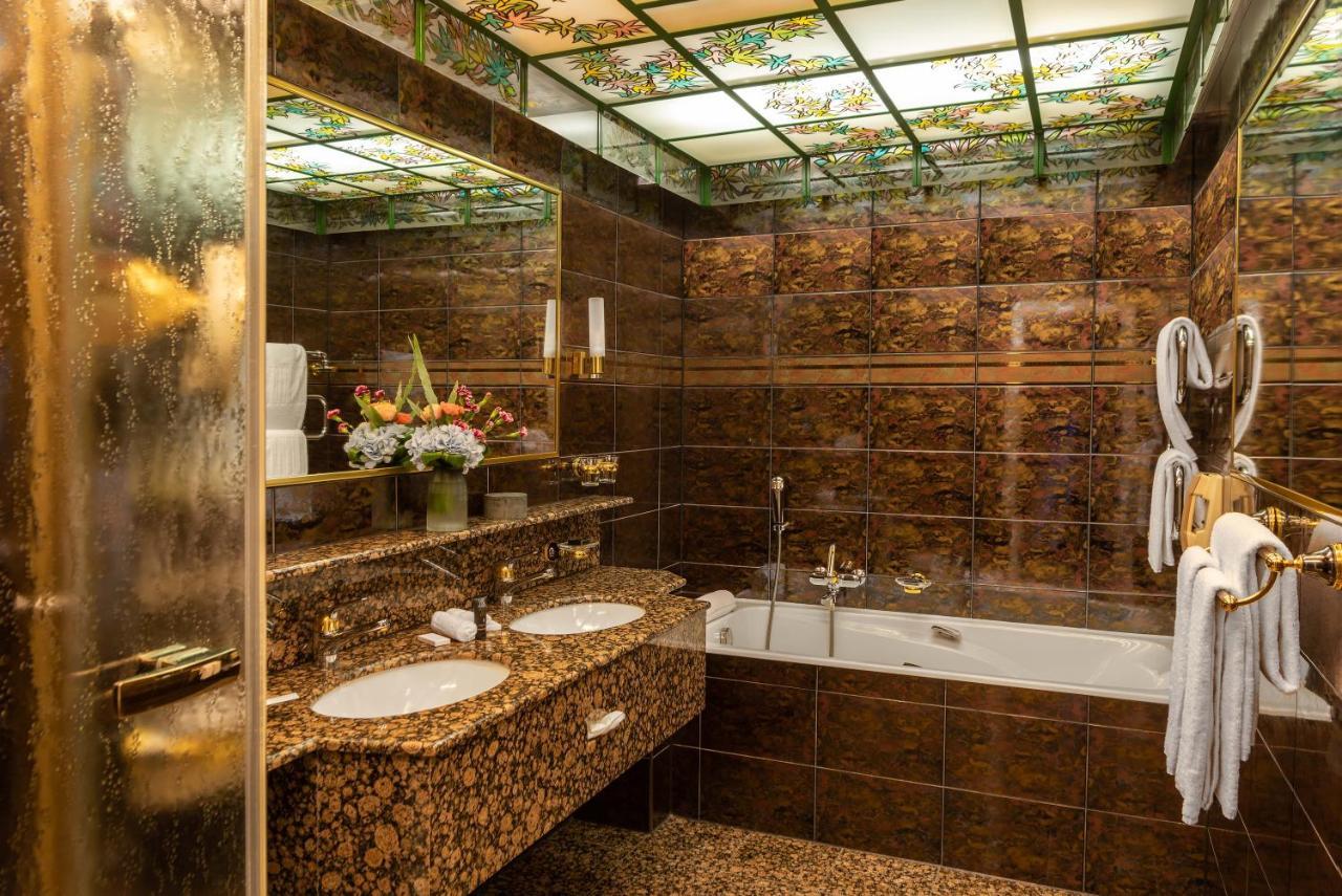 Lausanne Palace Экстерьер фото Bathroom