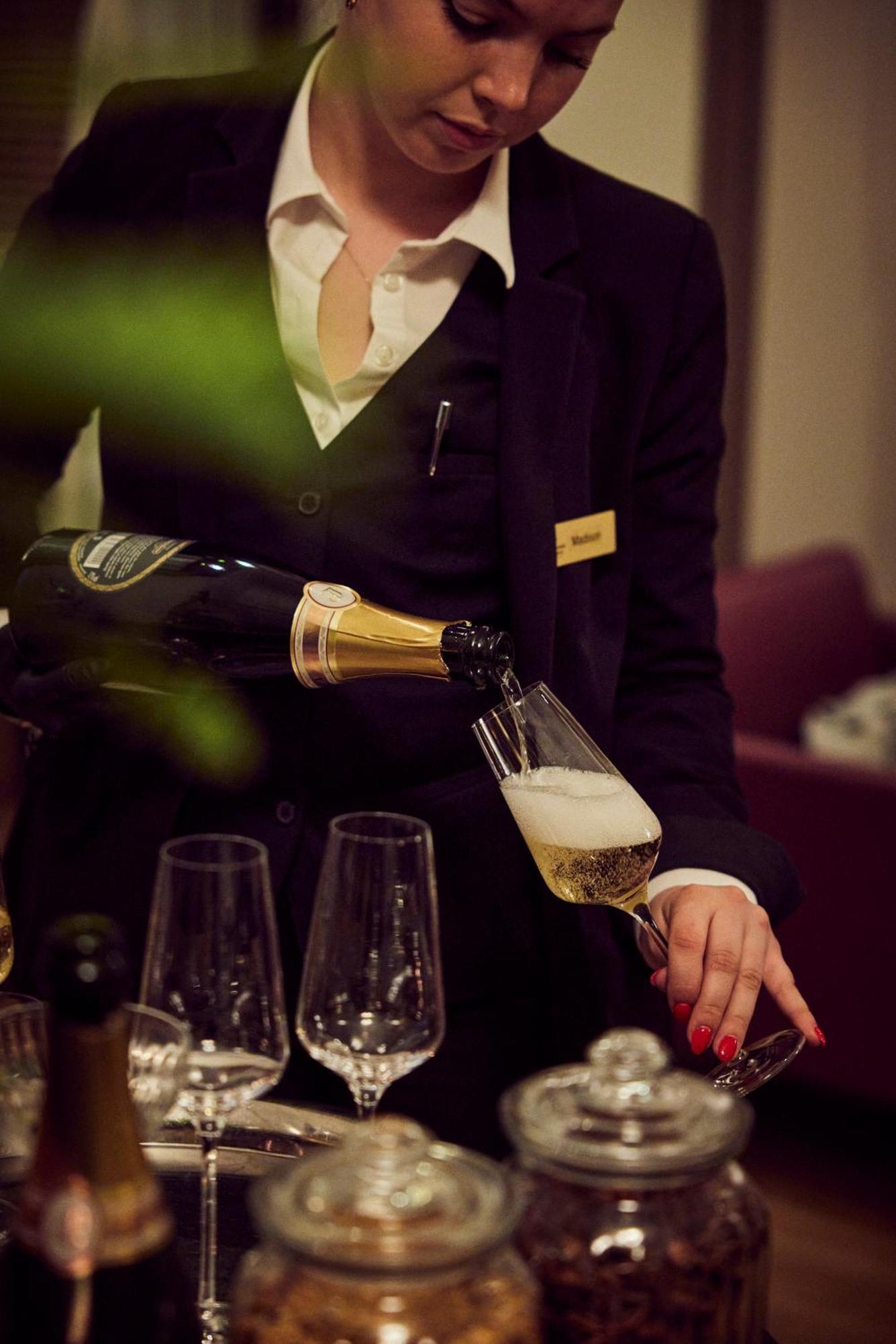 Lausanne Palace Экстерьер фото A butler serving champagne