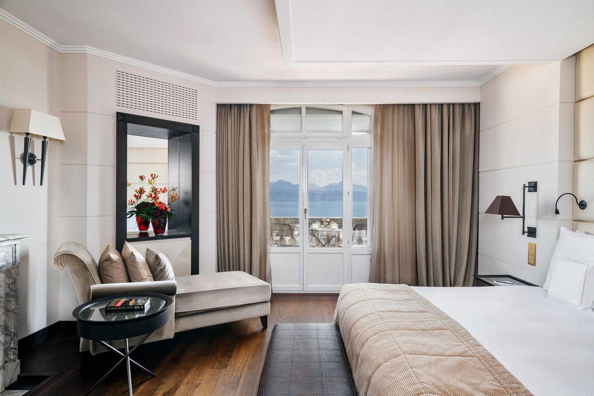 Lausanne Palace Экстерьер фото A room at the hotel