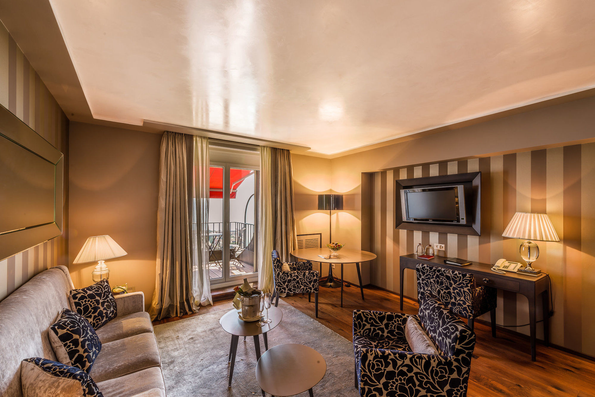 Lausanne Palace Экстерьер фото Suite